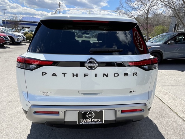 2023 Nissan Pathfinder SL 2WD photo