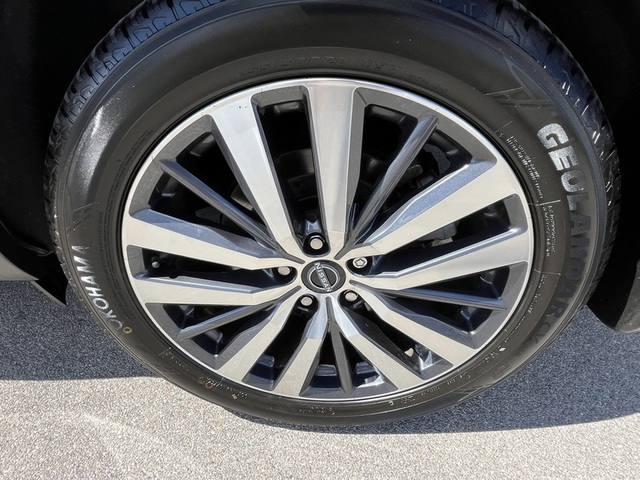 2022 Nissan Pathfinder Platinum 2WD photo