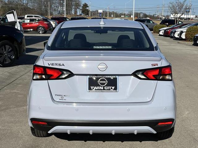 2025 Nissan Versa SR photo