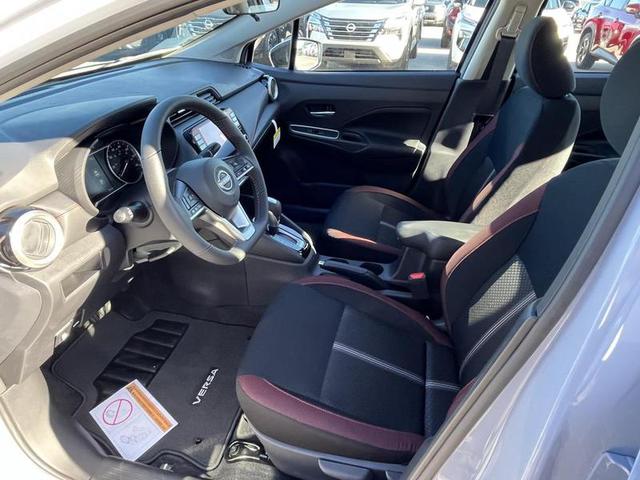2025 Nissan Versa SR photo
