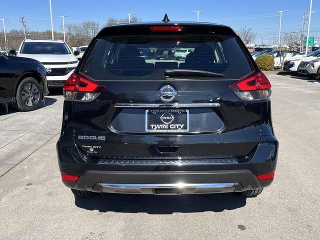 2017 Nissan Rogue S FWD photo