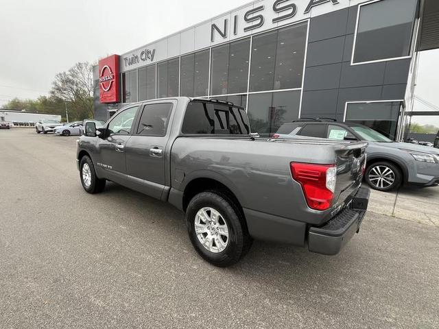 2019 Nissan Titan SV 4WD photo