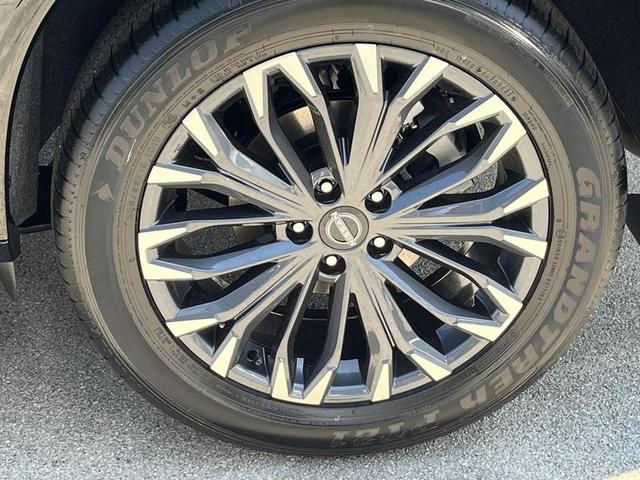 2025 Nissan Rogue Platinum FWD photo