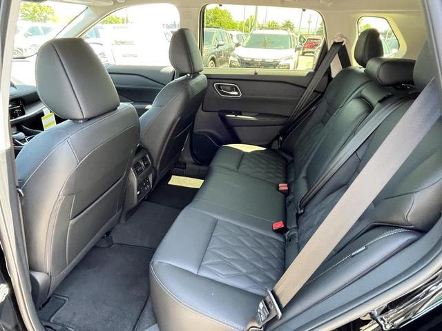2025 Nissan Rogue Platinum FWD photo