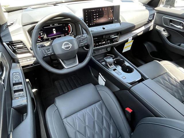 2025 Nissan Rogue Platinum FWD photo