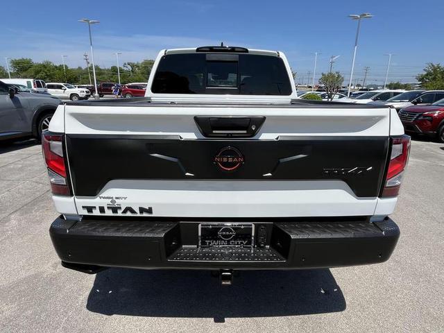 2023 Nissan Titan PRO-4X 4WD photo