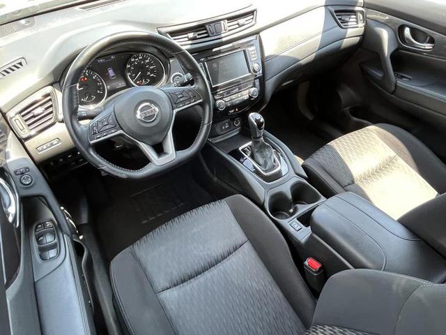 2020 Nissan Rogue SV FWD photo