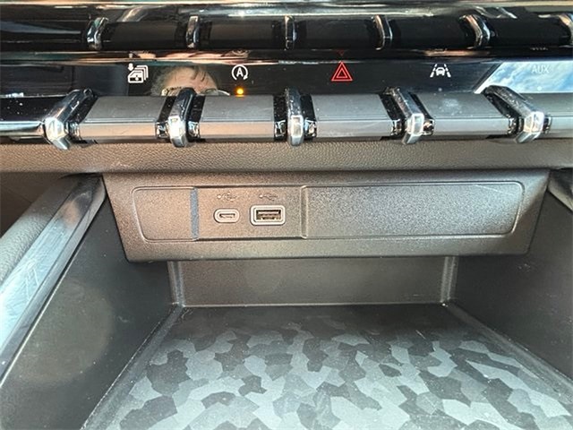 2023 GMC Canyon AT4 4WD photo