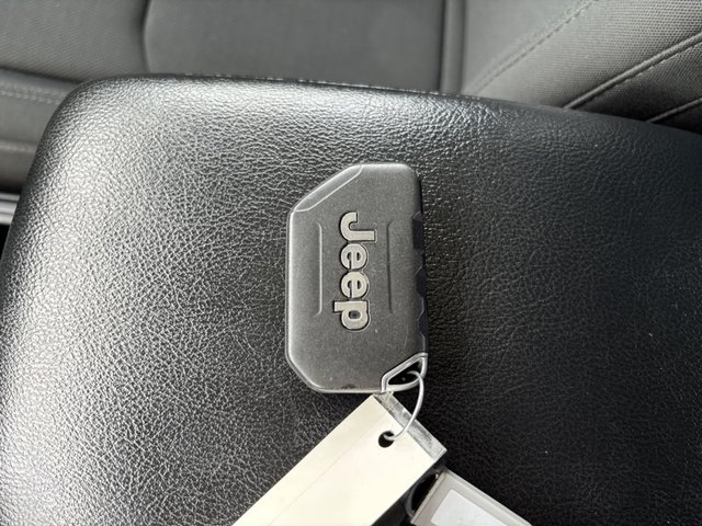 2021 Jeep Gladiator Sport 4WD photo