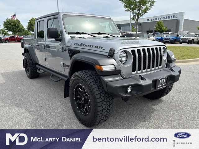 The 2021 Jeep Gladiator Sport 4WD photos