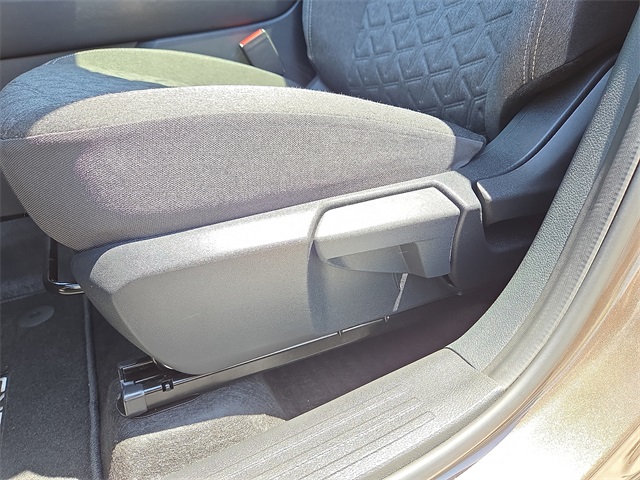 2025 Nissan Kicks SV AWD photo